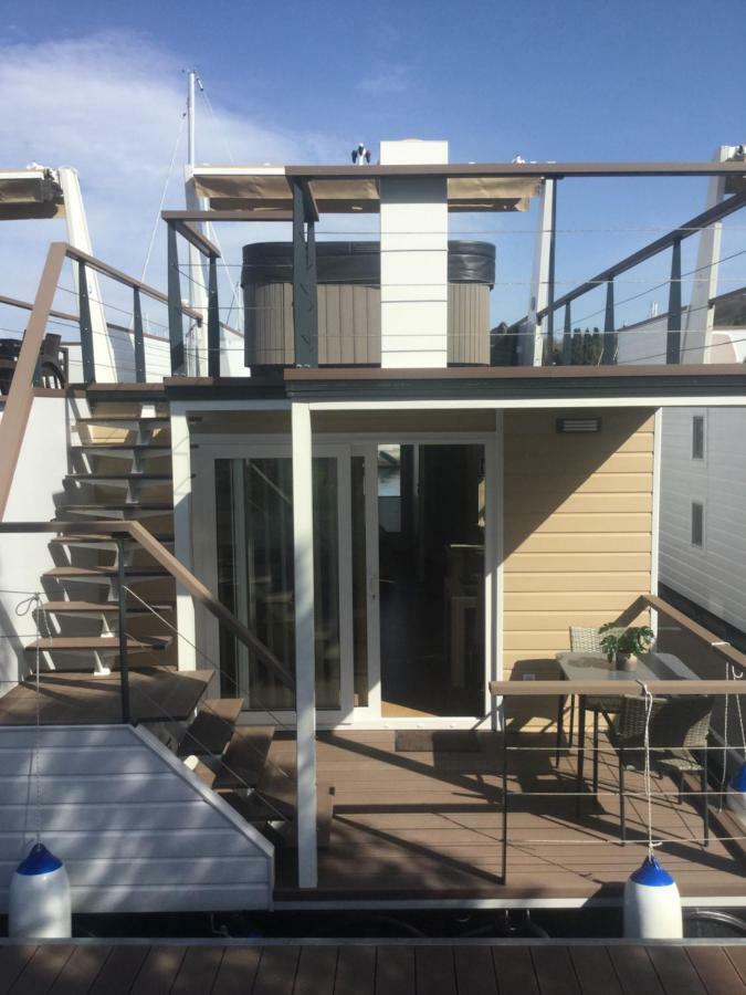 شقة لوسيا  في Floating Sea House Shark 1 المظهر الخارجي الصورة